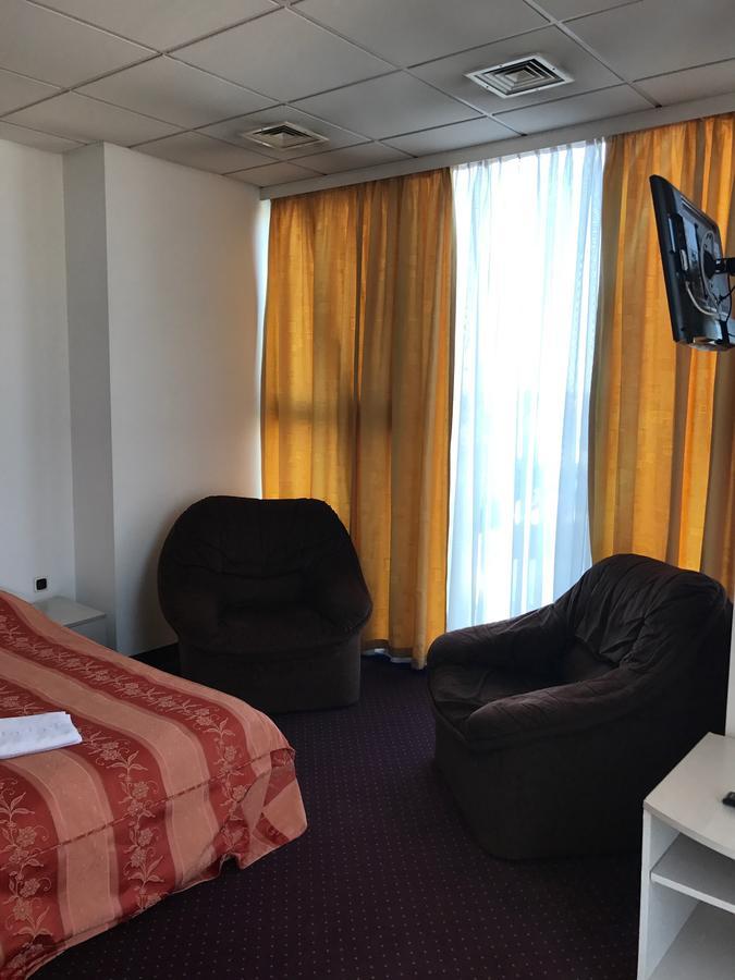 באקאו Apartament In Regim Hotelier מראה חיצוני תמונה